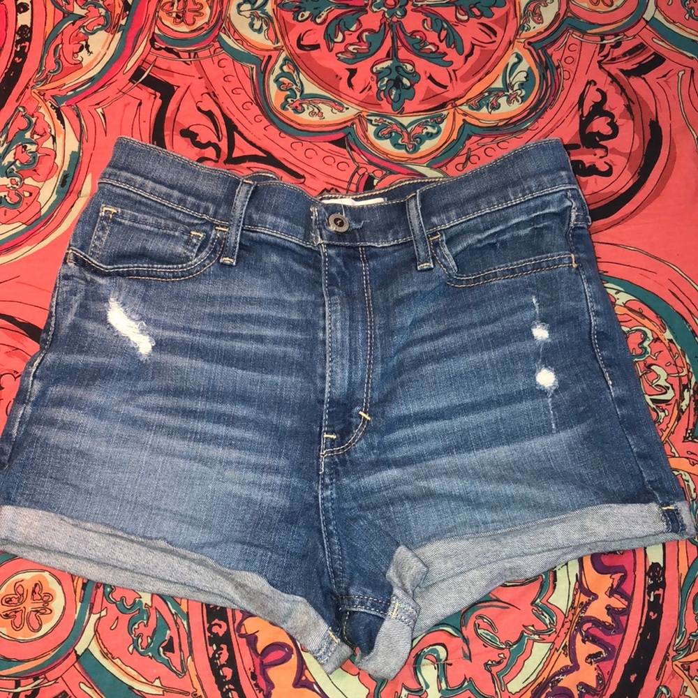 HOLLISTER HIGH-RISE SHORTS